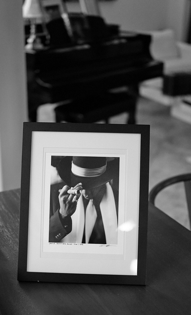 Got this beautiful and iconic signed photo of Jay-Z by Jonathan Mannion. Leica Q3 43. © Thorsten Overgaard.