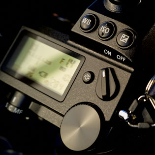 Rear Dial Wheel

Or Thumbs Dial Wheel. This has the same functions as the Front Dial Wheel mentioned above.



Control Dial Wheel

For menu and numeric value settings, there's the dial on the back of the camera as well. 