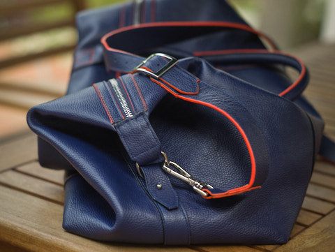 The Berlin Blue edition of The Von Cuba 55. Here with the 4cm wide shoulder strap attached. 