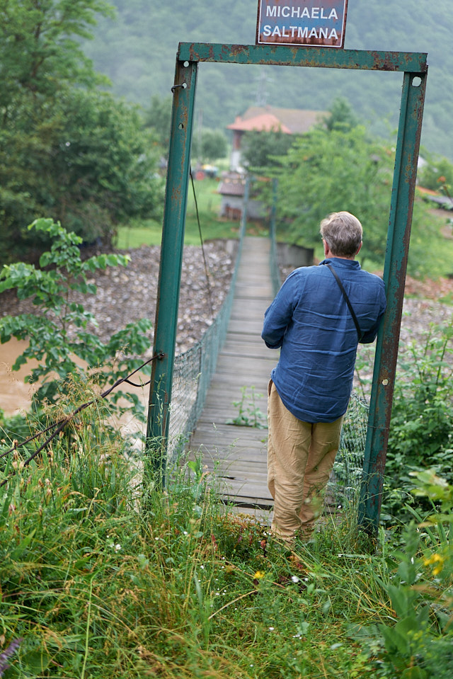 Also this on the way: A bit of local infrastructure some time before we arrived in Sarajevo. A few houses, with their own little bridge over the river Drina. Leica M10-R with Leica 50mm Summilux-M ASPH f/1.4 BC. Photo by Layla Bego. 