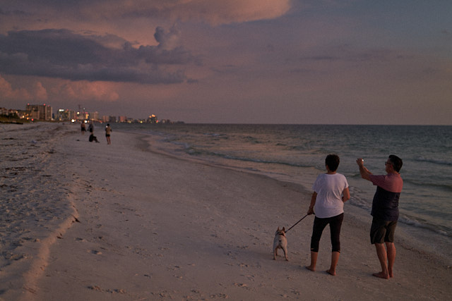 Clearwater Beach at dusk. Leica 50mm Summicron-SL ASPH f/2.0 © Thorsten Overgaard.