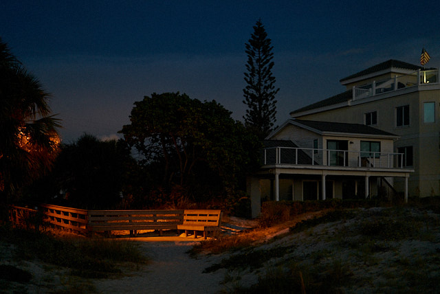 Clearwater Beach blue hour. Leica SL2 with Leica 50mm Summicron-SL ASPH f/2.0. © Thorsten Overgaard. 