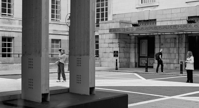 Visiting University of London withthe workshop. Leica SL2 with Leica 50mm Noctilux-M f/0.95. © Thorsten Overgaard.