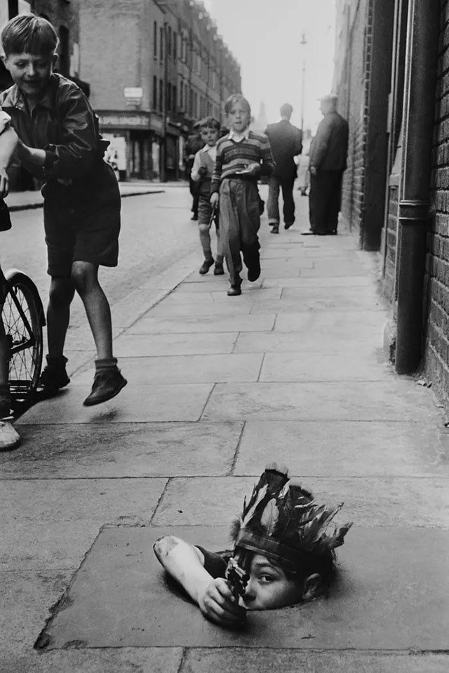 Thurston Hopkins (1913-2014) was a Leica user and photographer for British Picture Post. At age 23 he transformed from newspaper illustrator to photographer. 