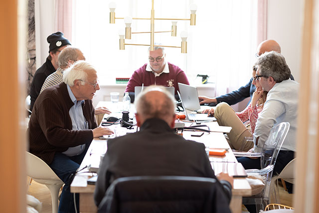 Editing in the workshop. Photo by Thomas Senn.