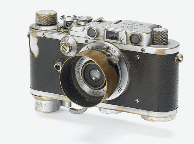 Jewgeni Chaldej's Leica III with Leitz Elmar 3.5cm f/3.5 he used for the photo "RAISING A FLAG OVER THE REICHSTAG" above. 