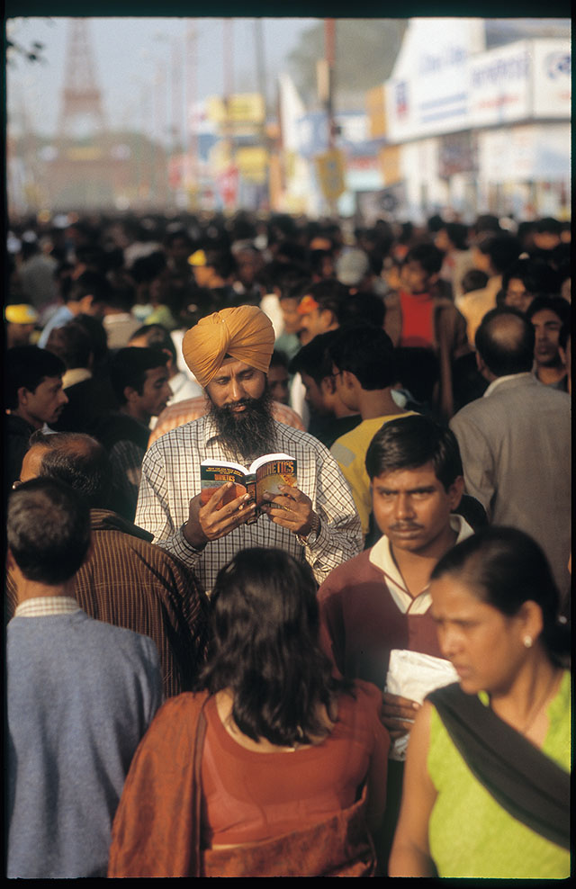 Mr. Jagdish Singh from Kolkata reading Dianetics by L. Ron Hubbard at the Kolkata Book Fair 5th February 2005. Leica SL mot with Leica 80mm Summilux-R f/1.4. © Thorsten Overgaard.