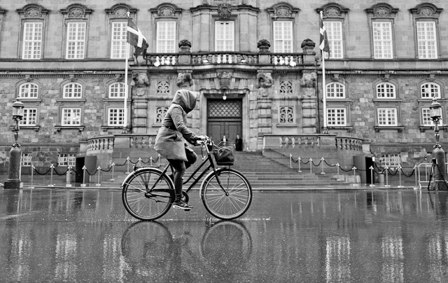 Here I pre-focus on the ground and lock the focus where I expect the bicycle will pass and then take a photo the moment the bicycle is in the frame. If I had done follow-focus (AFc) I am not sure where the focus would have been. Here I know where it is. Leica Q, ISO 200, f/1.7 1/500 second. © Thorsten Overgaard.