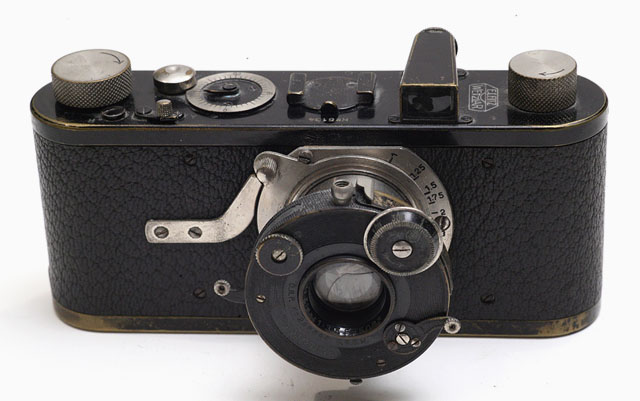 Leitz Compur (Model B) camera designed by Oskar Barnack, lens designed by Oskar Barnack, with the Compur leaf shutte from Bruns & Deckel in Munich. (Size L x H x W - 133 x 65 x 30 mm / 5.24 x 2.60 x 1.54 in). Approx 1651 of these were made from 1926-1941.