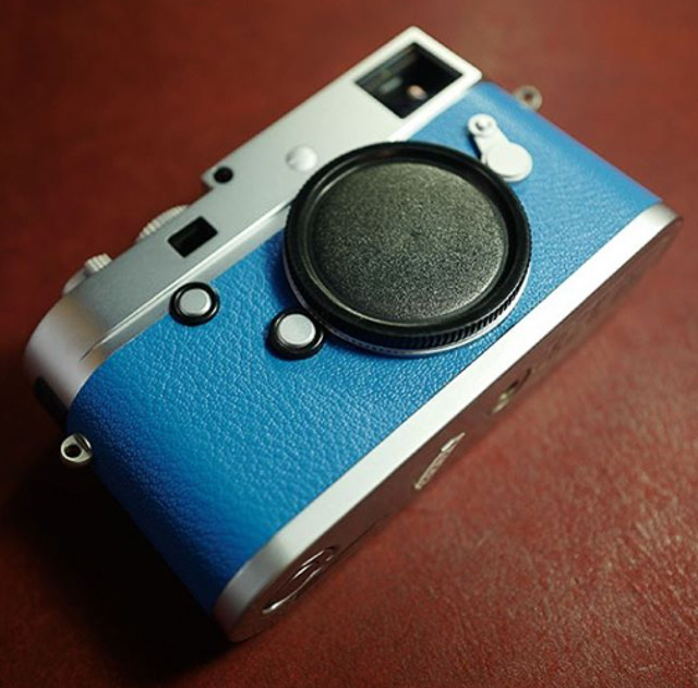 Blue reskin of a Leica M240 by Arte di Mano in Seoul. 