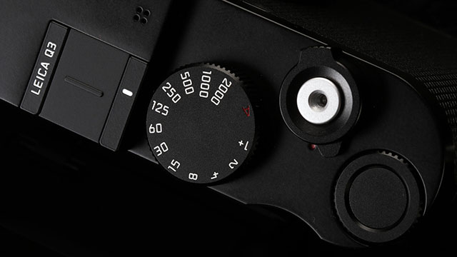 When you turn the shutter speed dial on the Leica Q3, you are going to manual and control the exposure directly. When done, turn the dial back to A(perture Priority), and the camera will suggest the exposure time for each photo. Only when you want to adjust it, simply change the shutter speed dial to the correct exposure time.