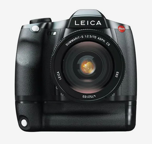 Leica S with handgrip that contains extra battery power.