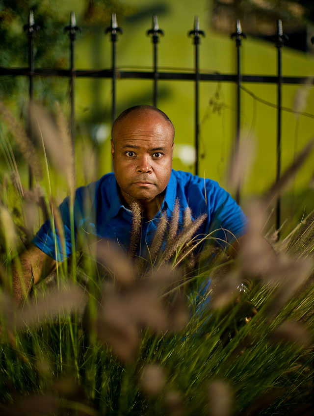 American actor Terence Hines on Melrose Ave in Los Angeles. A very dramatic jungle scenario made in a low-budget location. Leica M9 with Leica Noctilux-M f/1.0 at f/1.0 with 3-stop ND-filter, 80 ISO. © Thorsten Overgaard.