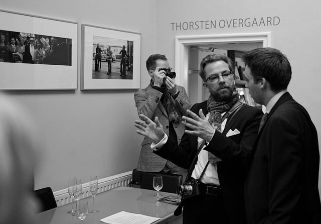 Thorsten Overgaard explaining a guest about the photographs. Photo by Pierre Pallez.