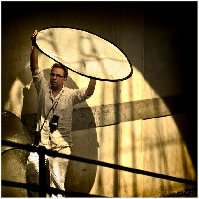 Thorsten with the silk screen in Palermo. Photo by Oskar Schmidt