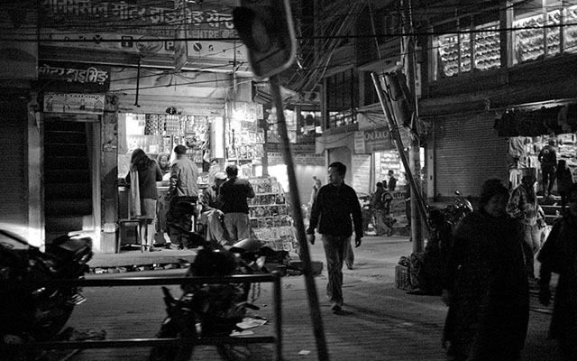 Kathmandou in Nepal: Street in black and white. Leica M9 with Leica 50mm Summicron-M f/2.0. © 2012-2018 Thorsten von Overgaard. 