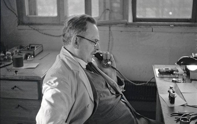 Dr. Oskar Barnack in his office. Photo by Julius Huisgen.