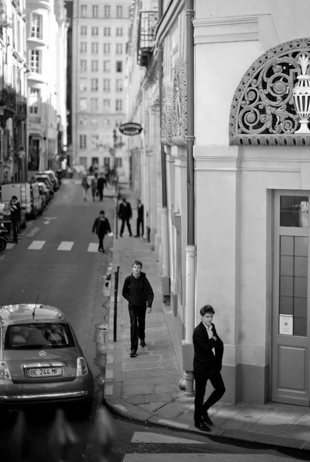 Men in black in Rue de Beaujolais, Paris. Leica M 240 with Leica 50mm APO-Summicron-M ASPH f/2.0. © 2013-2016 Thorsten Overgaard.