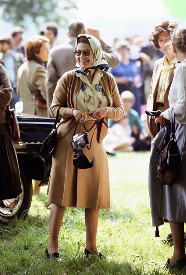 Queen Elizabeth II (1926-2022) with her Leica M3.