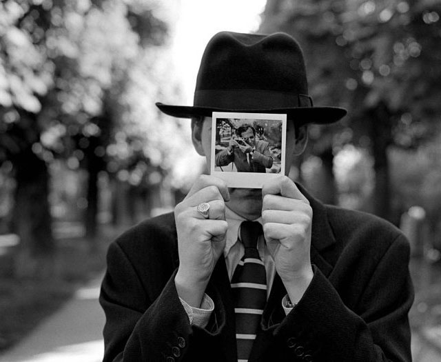 Rodney Smith (1947-2016) was a Leica M4 user in New York, and then a Hasselblad 500 with 80mm user for most of his work. You could say he primarly created photographs. He thought them out, arranged them and made them. HHis photos are popular for interiors, with an element of both composition genius and humor. This photo taken with a Hasselblad shows a Polaroid of Rodney Smith with his Leica - a sort of crosspoint in his career. But he never shot digital, so he used both Leica M4 and Hasselblad in 2015. Many Leica users have a soft spot for Hasselblad, just as manuy Hasselblad users have a soft spot for Leica.