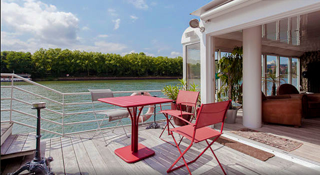 Our houseboat in Paris we've used for some workshops.